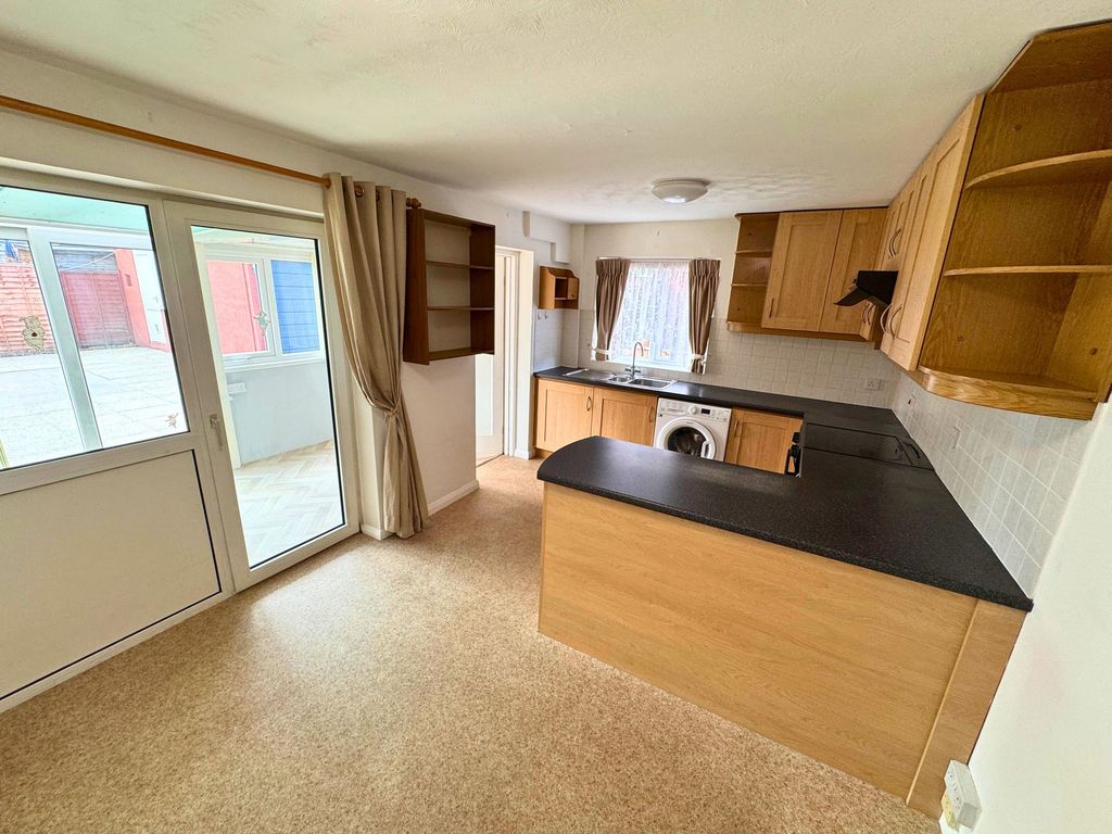 Property photo 1 of 21 Kitchen