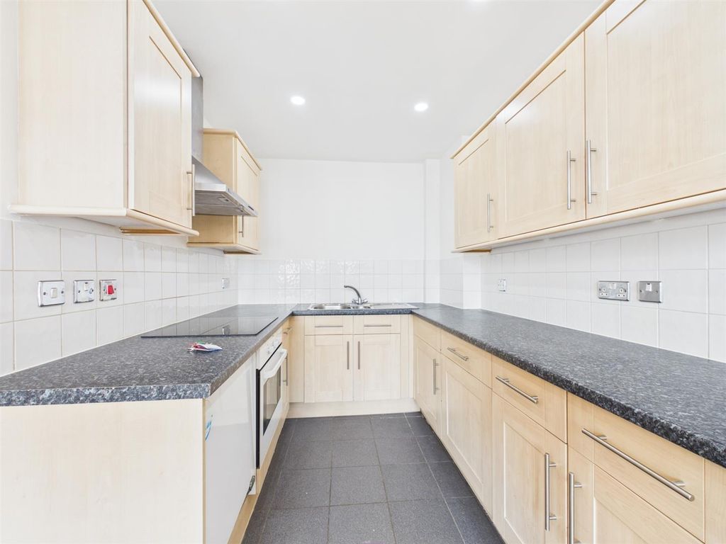 Property photo 3 of 5 Kitchen