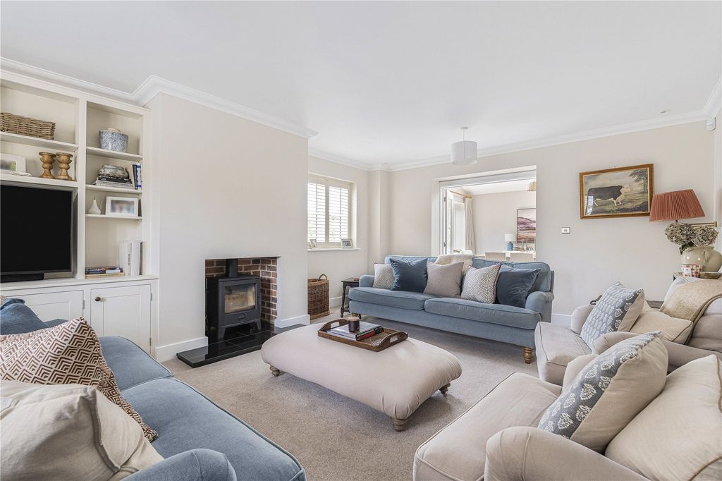 Property photo 2 of 16 Sitting Room