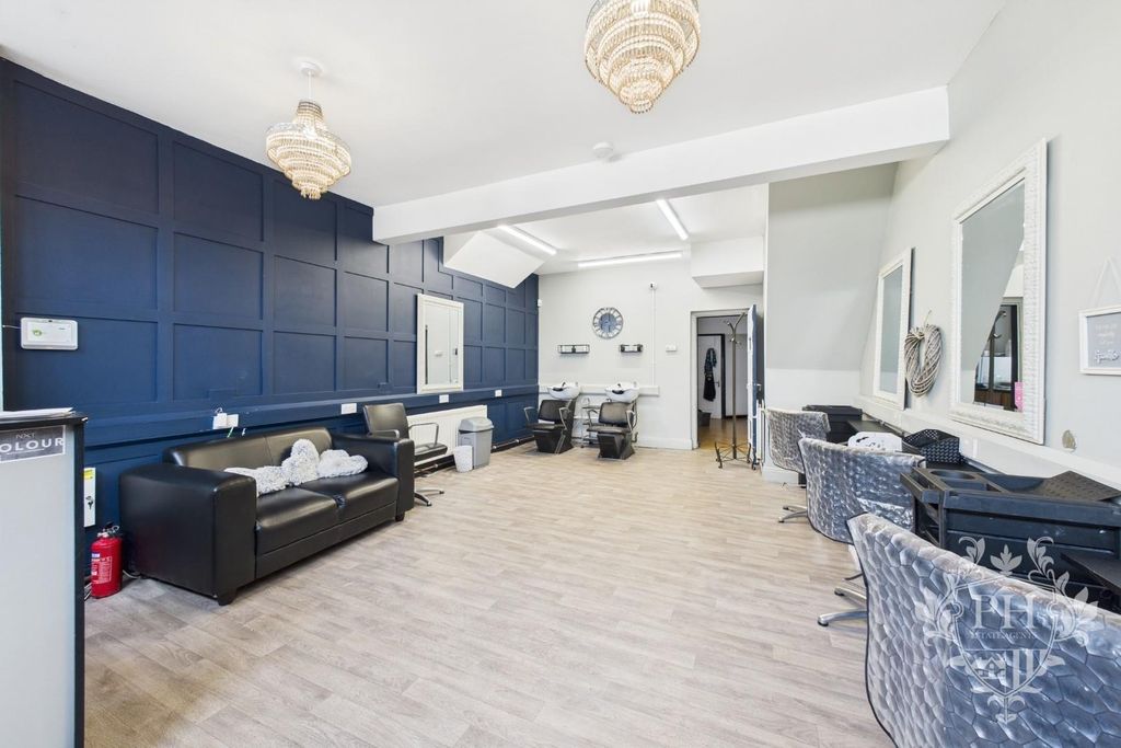Property photo 2 of 12 Shop Floor