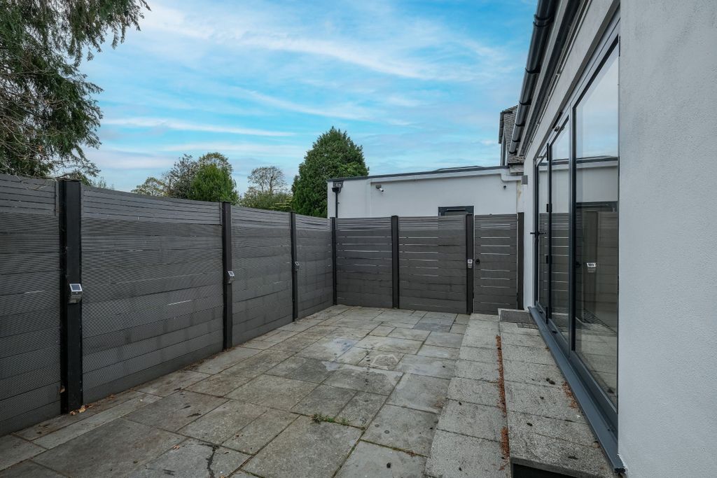 Property photo 2 of 33