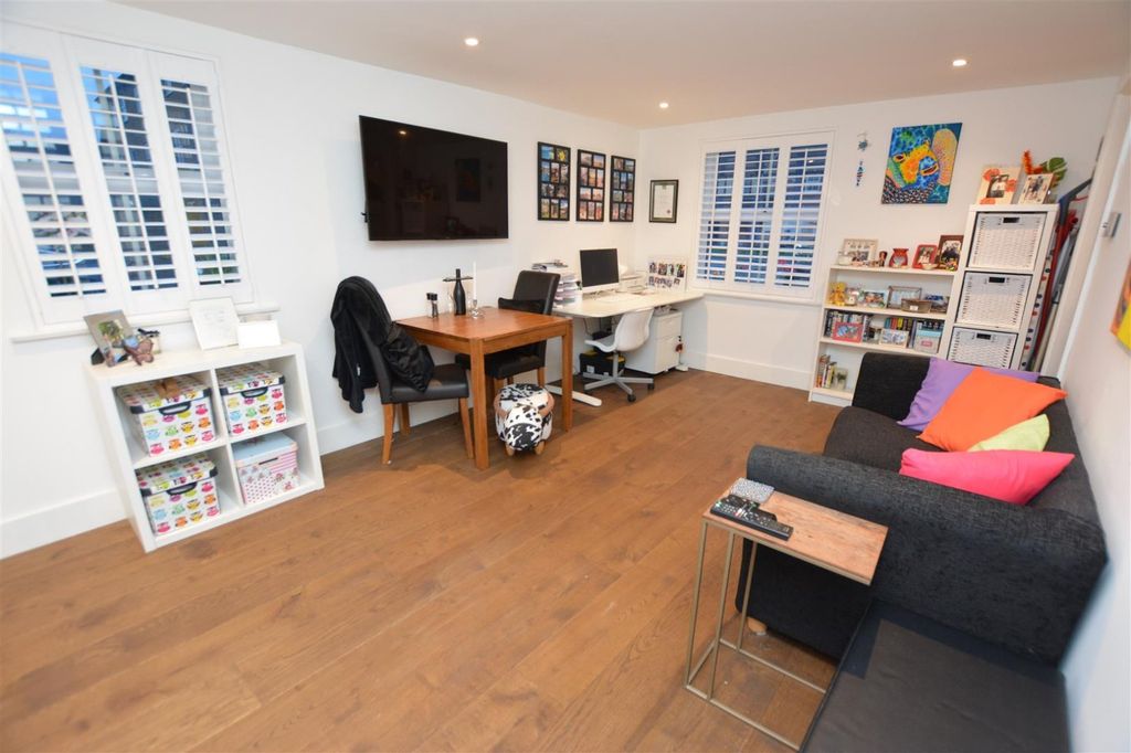 Property photo 2 of 8 Picture No. 06