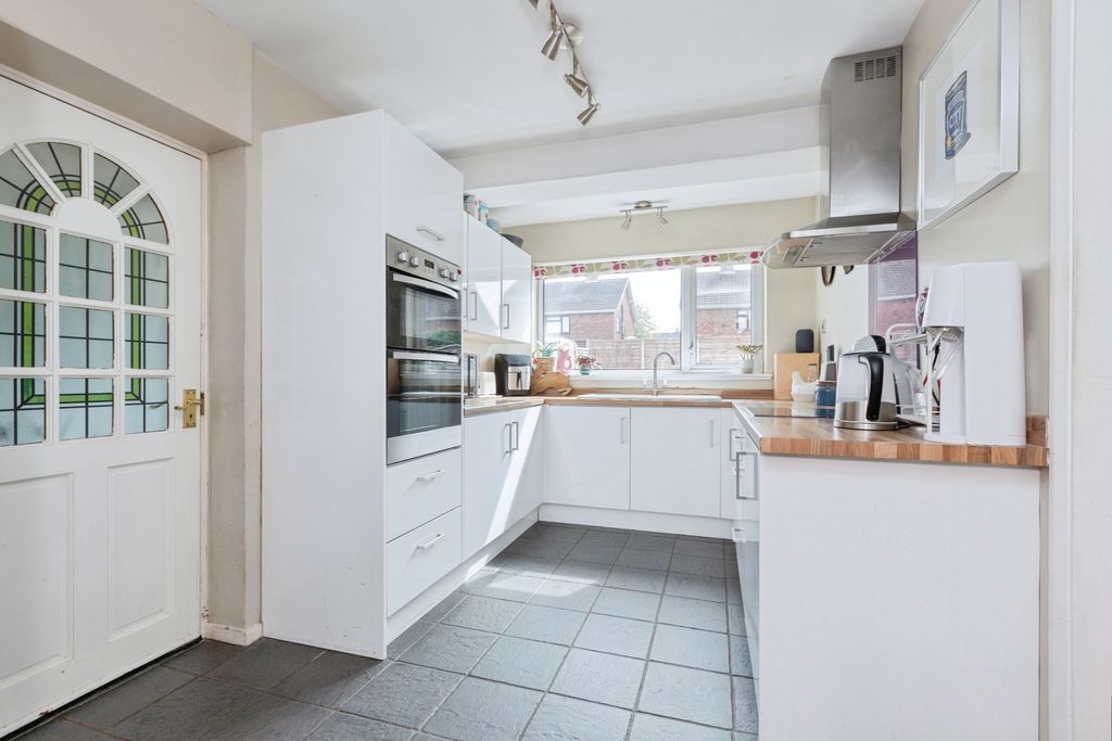 Property photo 2 of 15 Kitchen