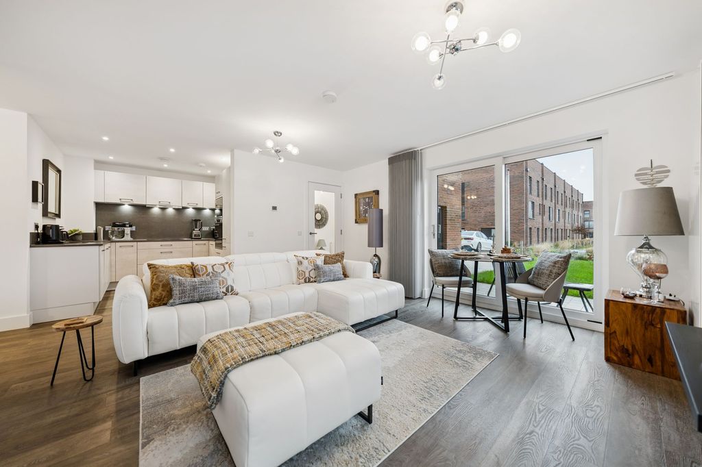 Additional image 6 of 2 bed flat for sale122 Festival Court, Main Door, Prince's Quay, Glasgow G51