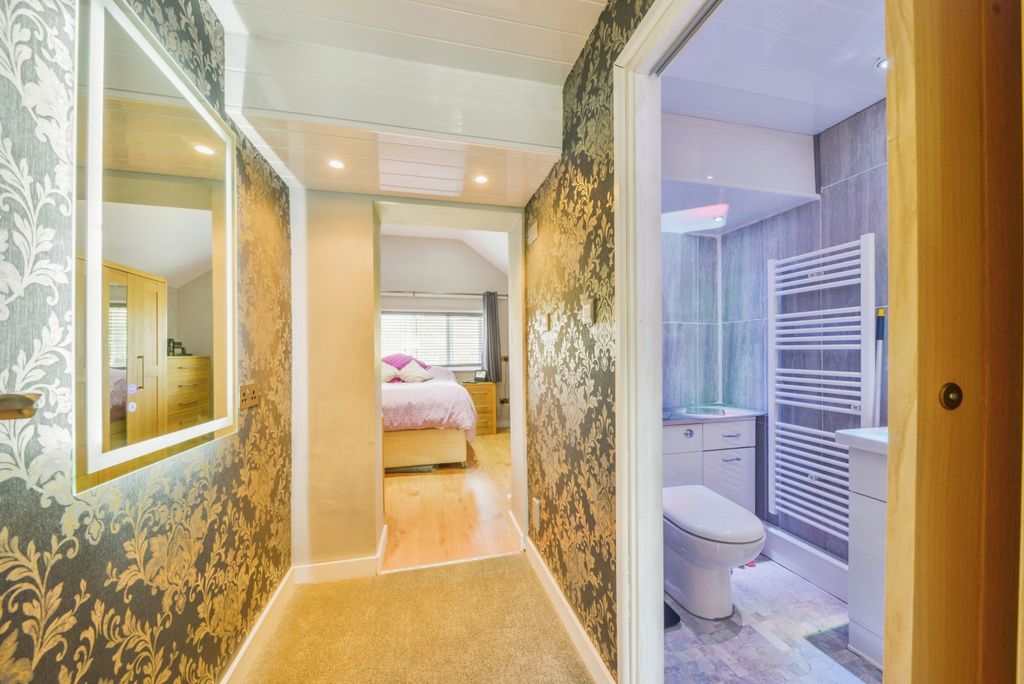 Property photo 3 of 22 Master Dressing Room