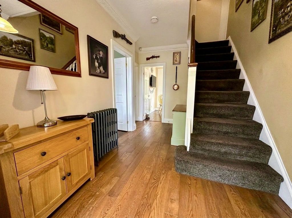 Property photo 2 of 28