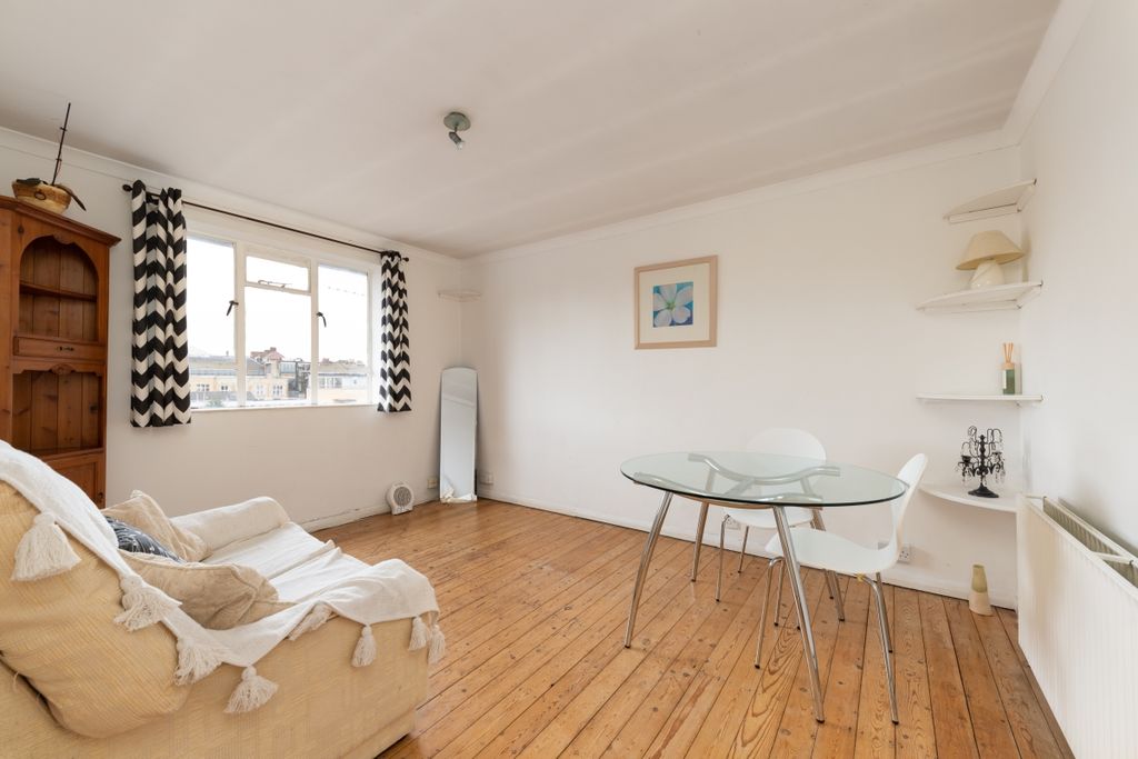 Property photo 1 of 10 Hayhurst Court F8