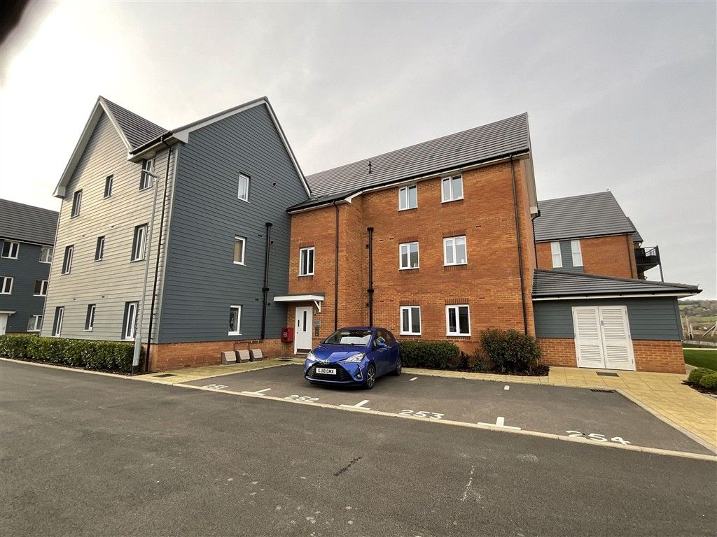 Property photo 1 of 6 Parking