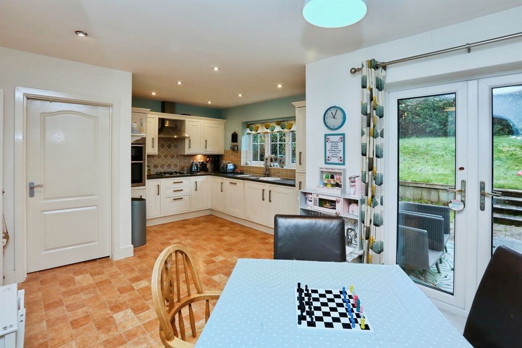 Property photo 3 of 28