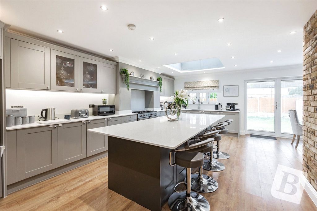 Property photo 3 of 37 Picture No. 31