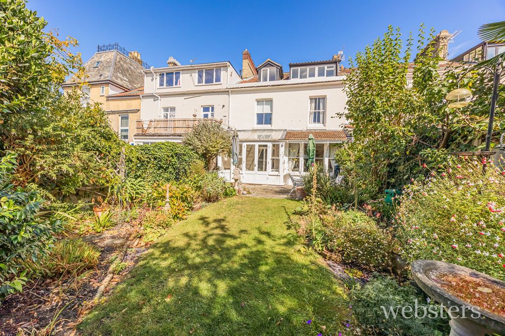 Property photo 3 of 40
