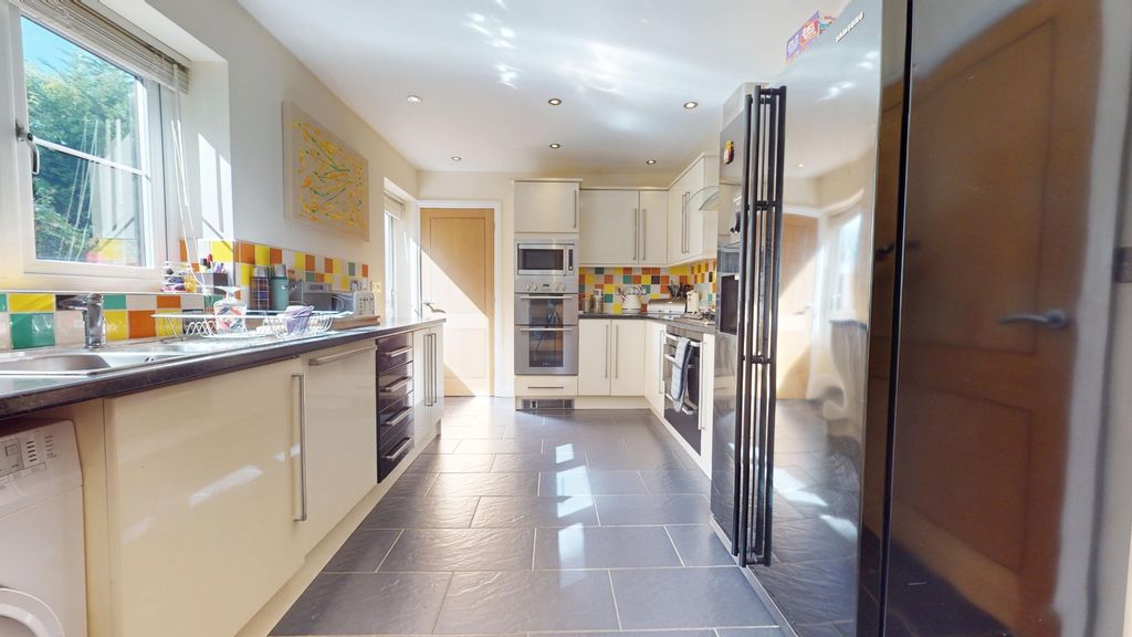 Property photo 3 of 37 4478304