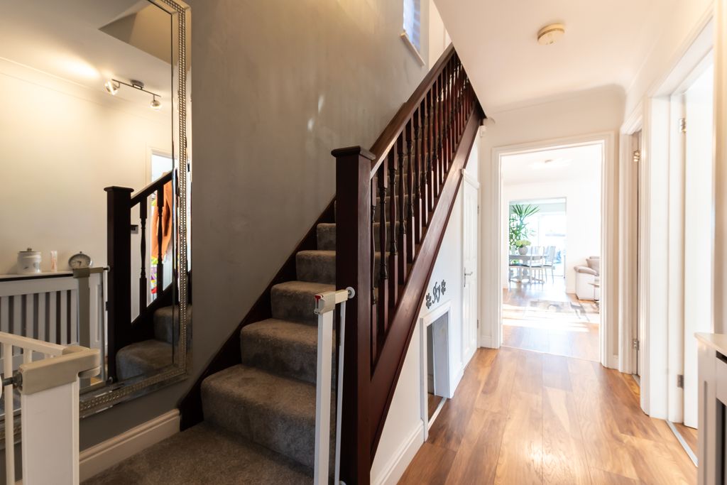 Property photo 3 of 36