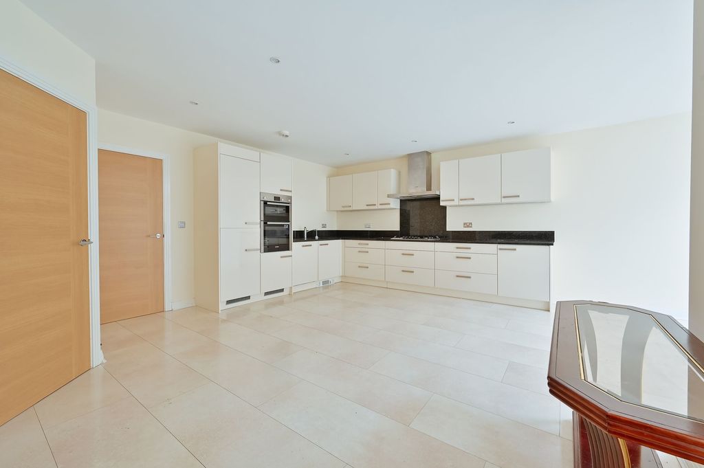 Property photo 2 of 31