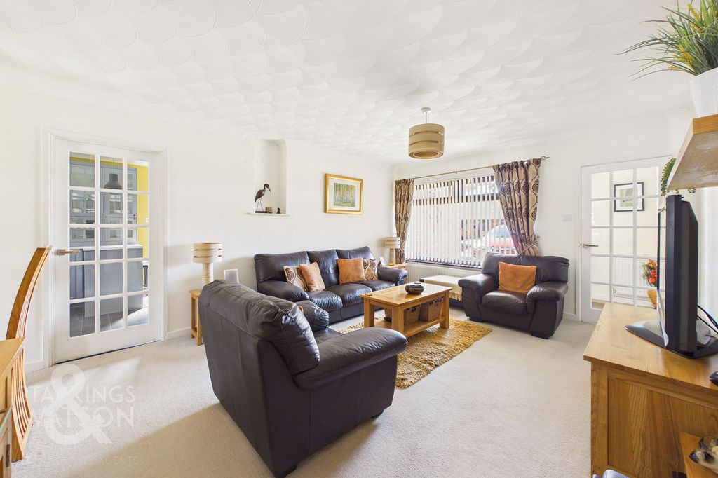 Property photo 2 of 25