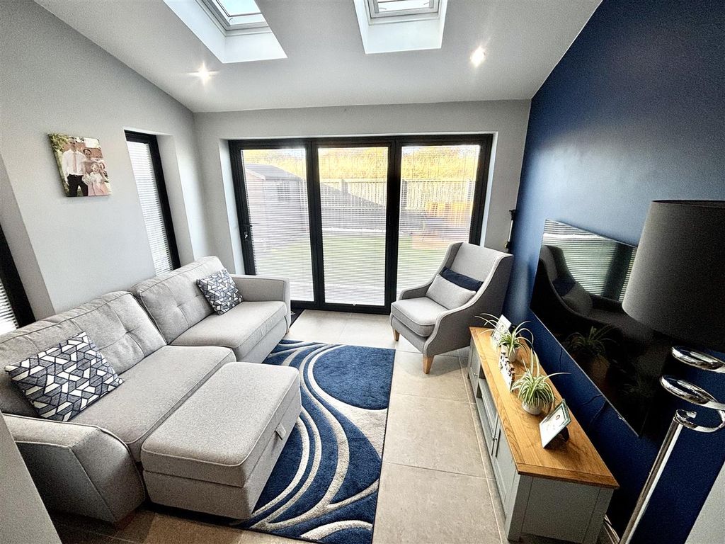 Property photo 3 of 18 Garden Room