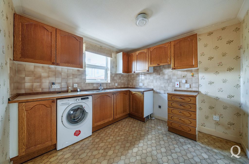 Property photo 2 of 21 19619d1E-79d0-489...