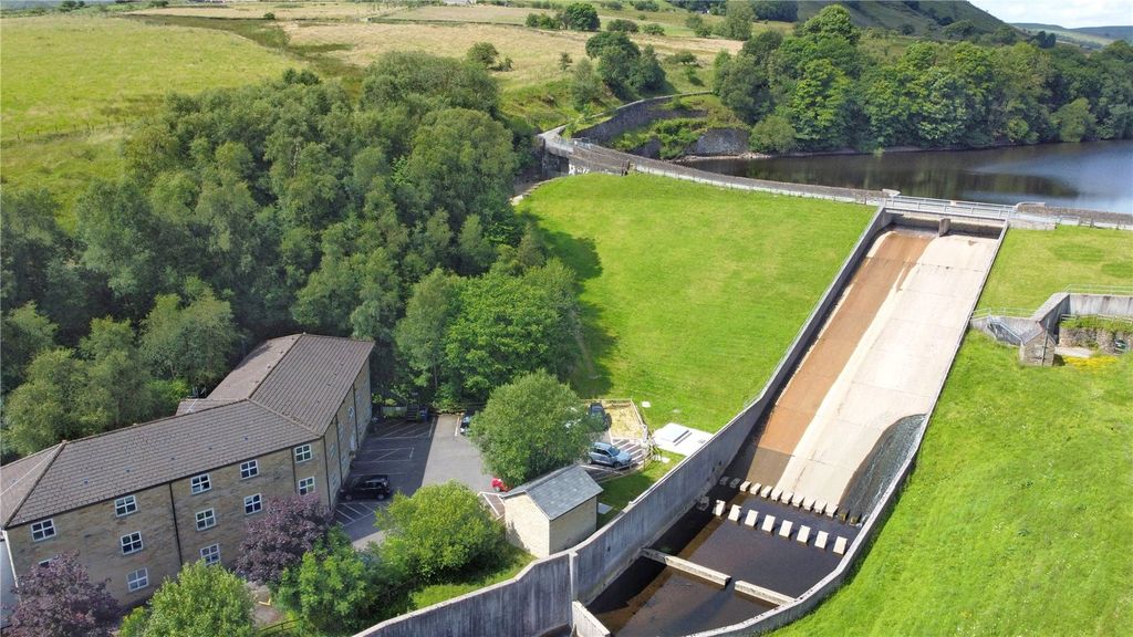 Property photo 1 of 20 Splendid Location