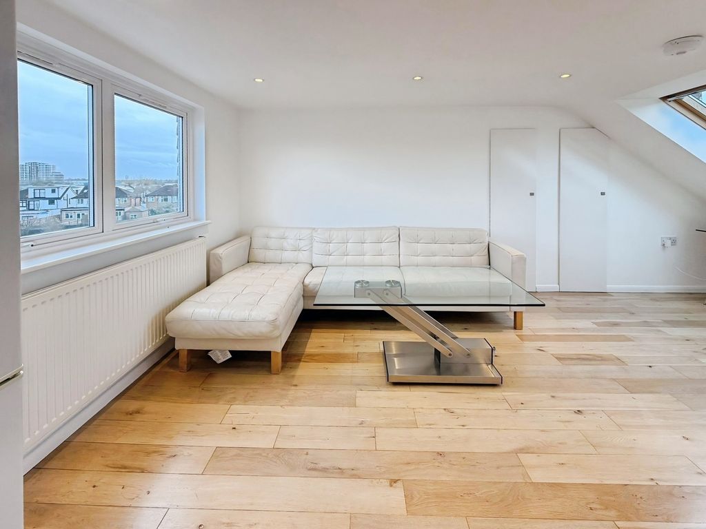 Property photo 2 of 9 Kitchen/Reception