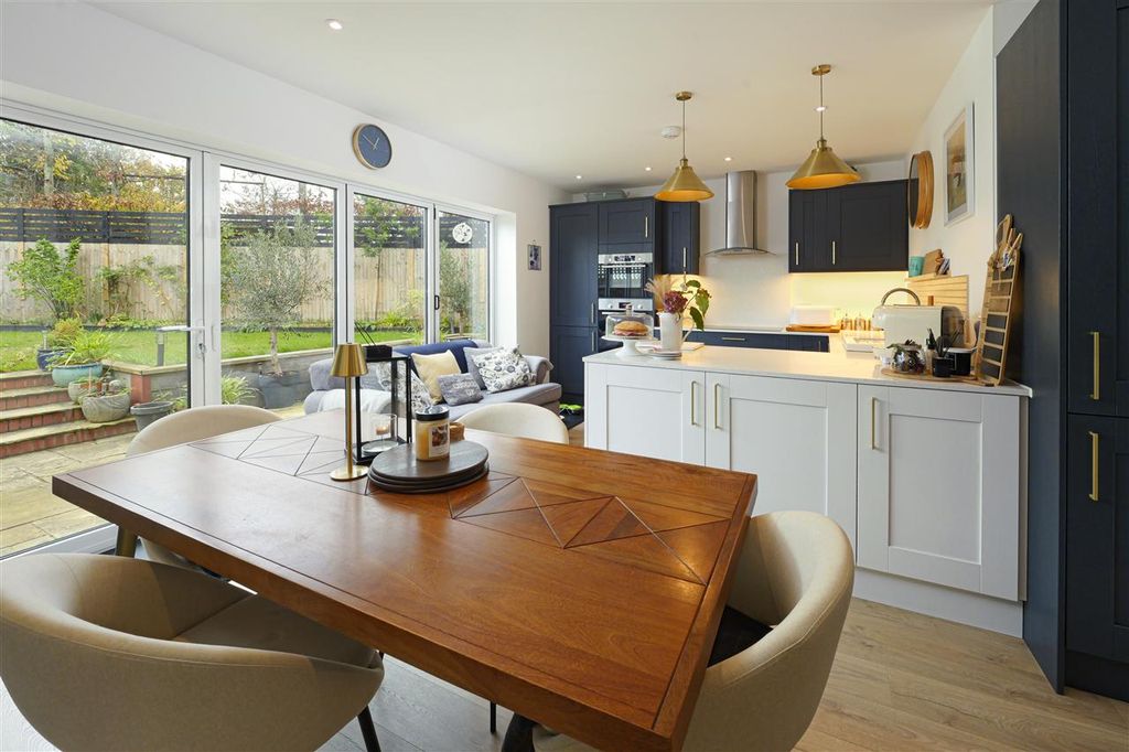 Property photo 2 of 31