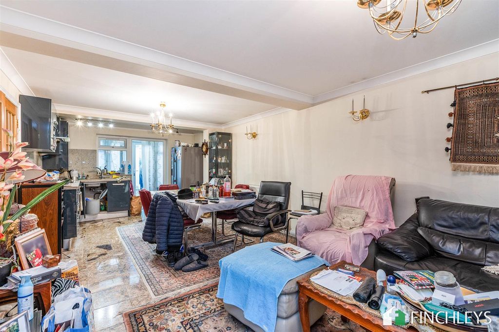 Property photo 3 of 18 1Aleeroadlondonnw71Lj-16.Jpg
