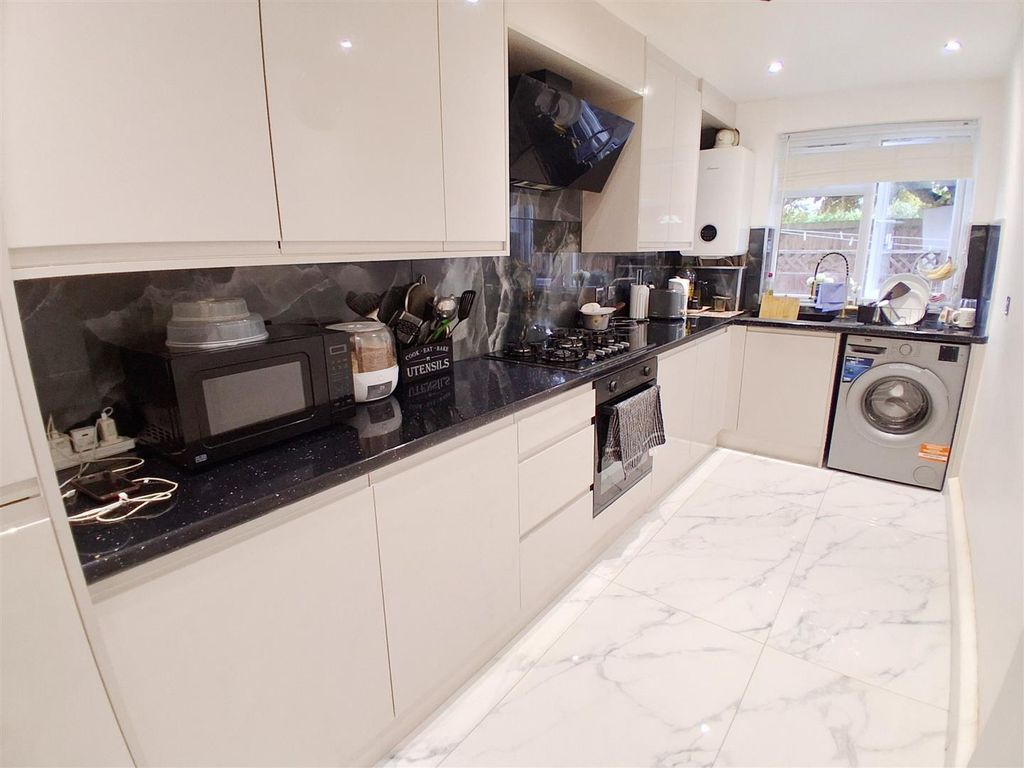 Property photo 3 of 12 1