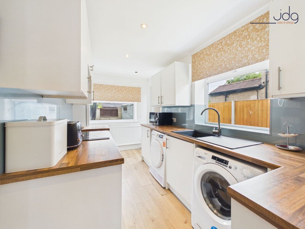 Property photo 2 of 14 Kitchen