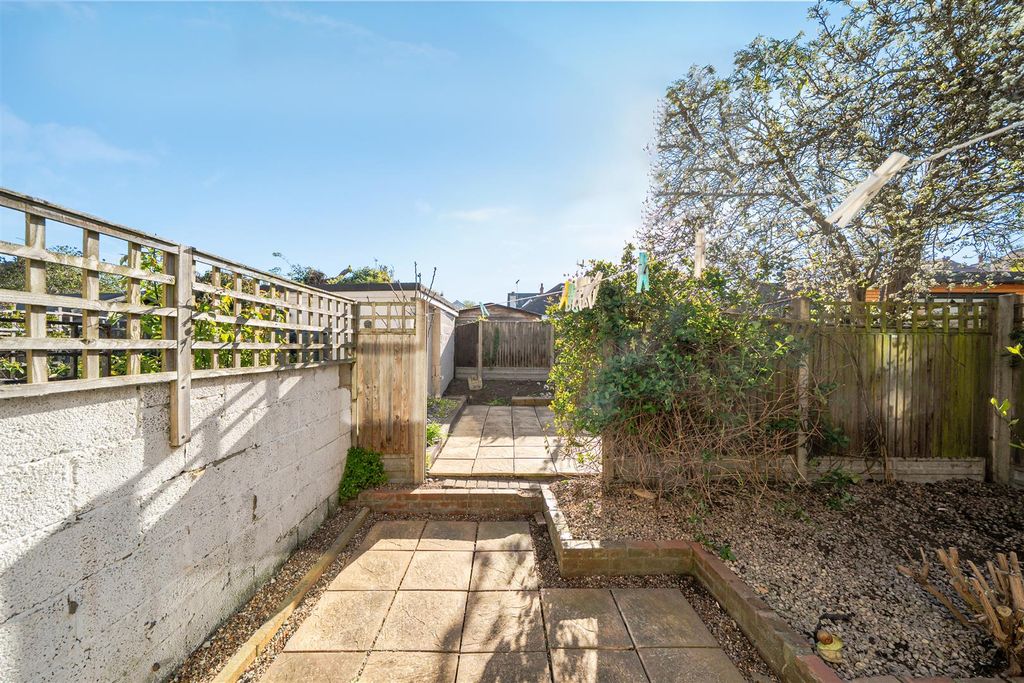 Property photo 2 of 16 Beacon Road, Herne Bay