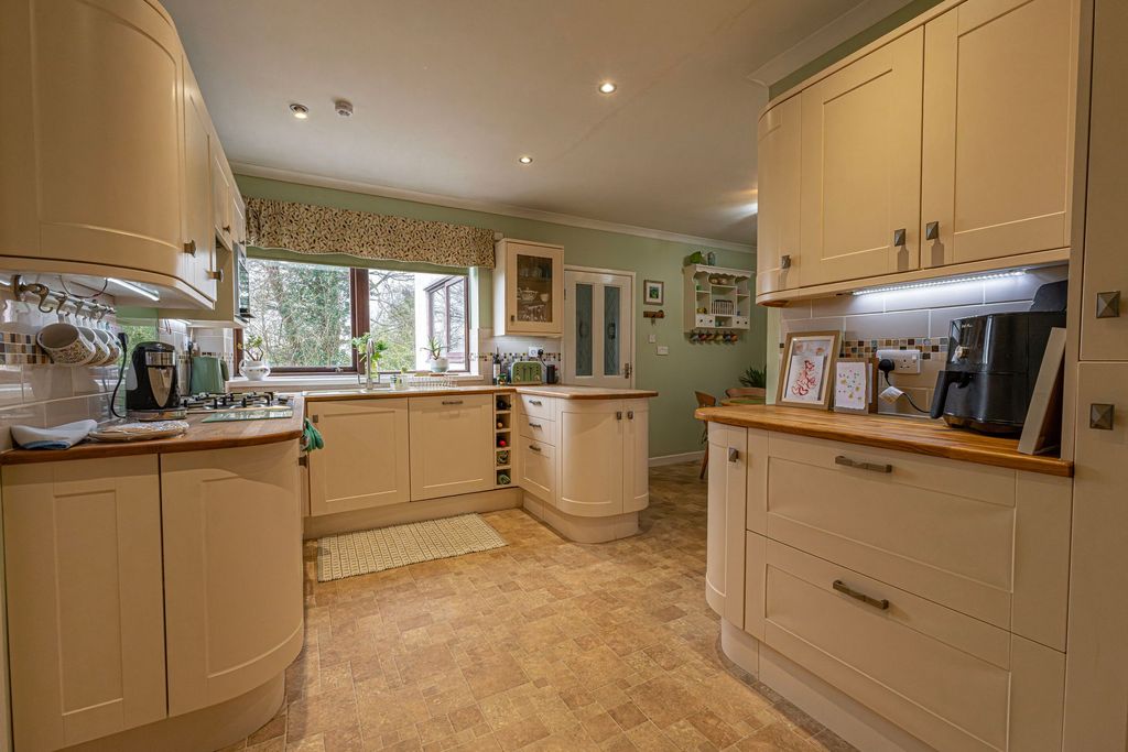 Property photo 2 of 48