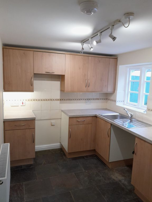 Property photo 2 of 12 Kitchen