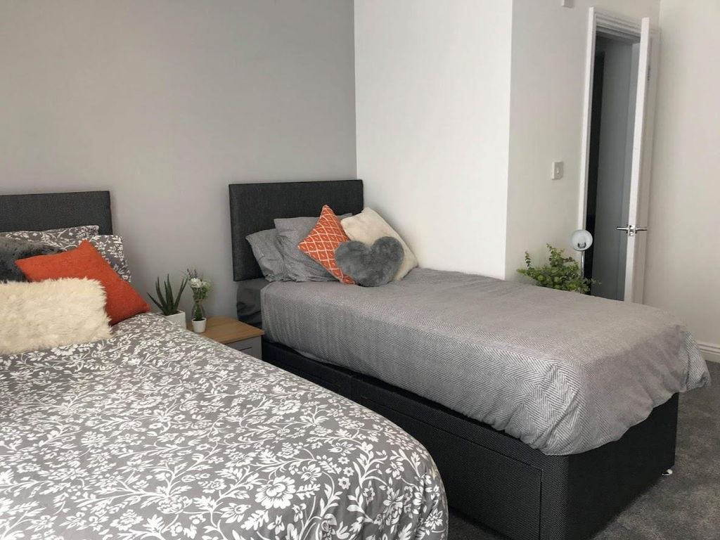 Property photo 1 of 6 Bedroom 2.Jpg