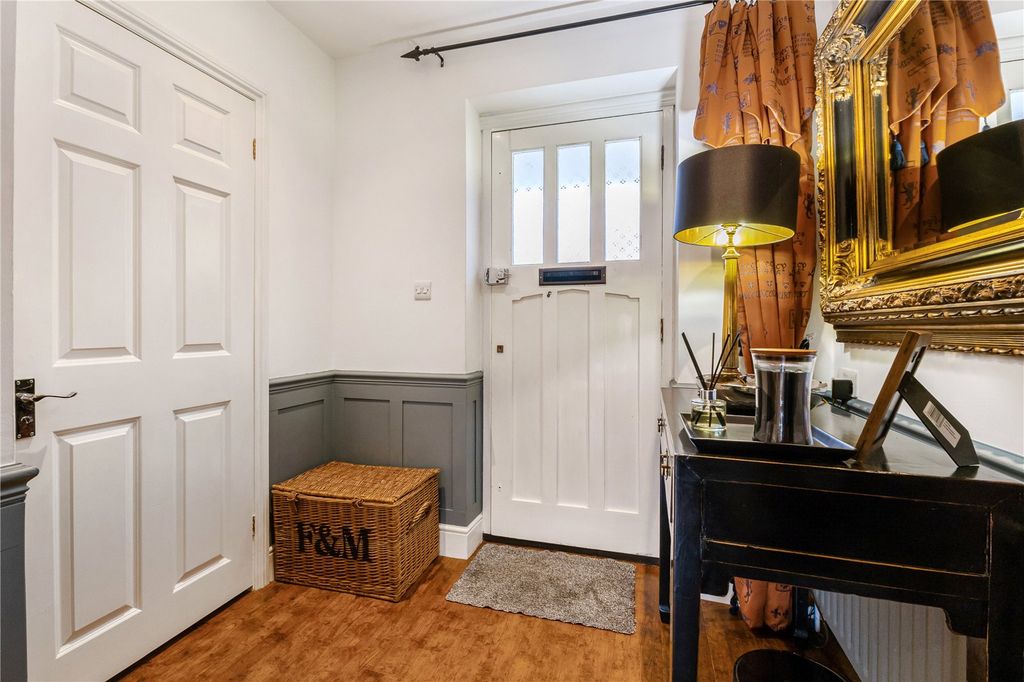 Property photo 2 of 21 Entrance Hallway