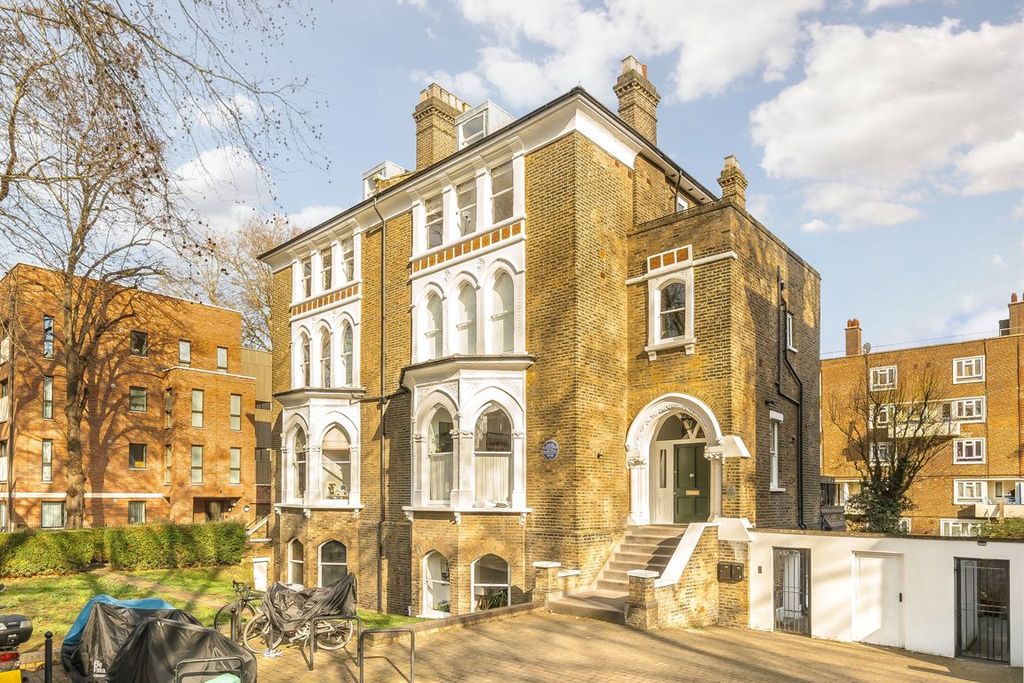 Property photo 1 of 8