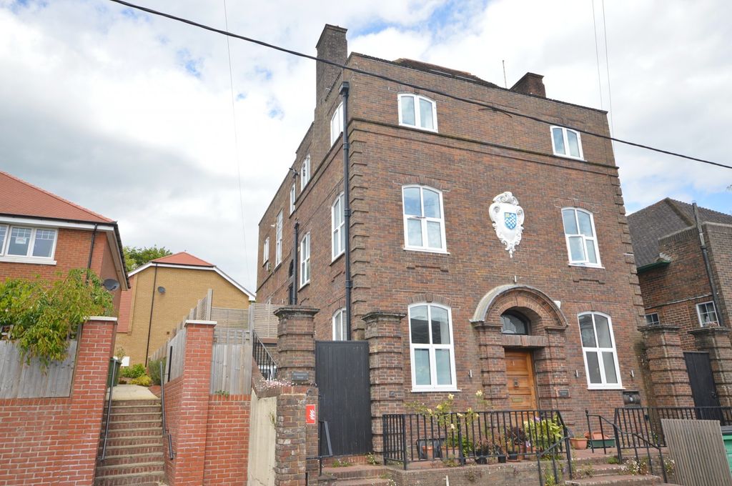 Property photo 1 of 5 Front (Main)