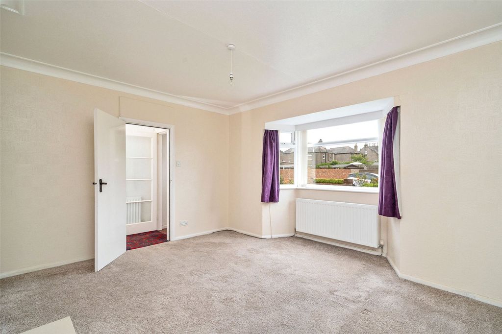 Property photo 3 of 24 Sitting Room