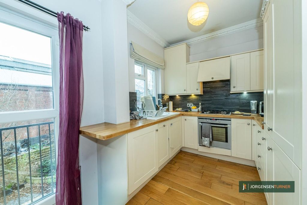 Property photo 3 of 10 Kitchen .Jpg