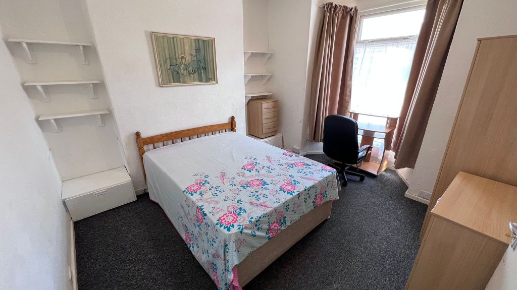 Property photo 2 of 18