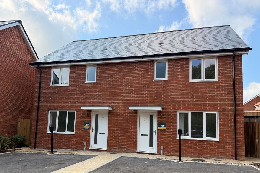 Property photo 1 of 7 358 359 Ebxwc