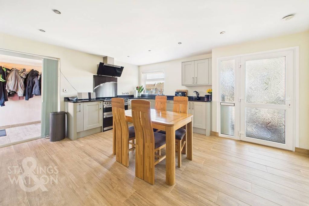 Property photo 3 of 28