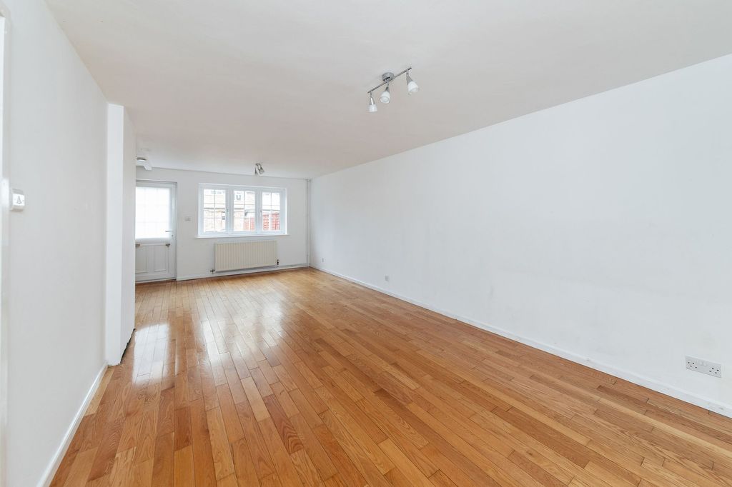 Property photo 2 of 24