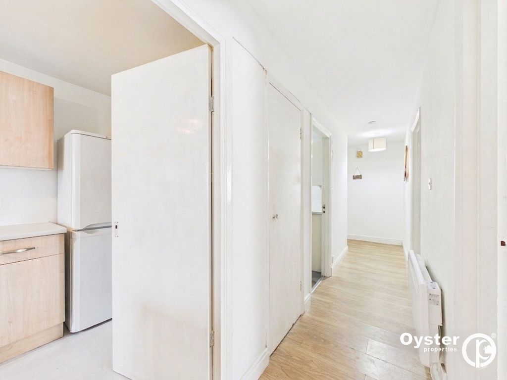 Property photo 3 of 8 Hallway