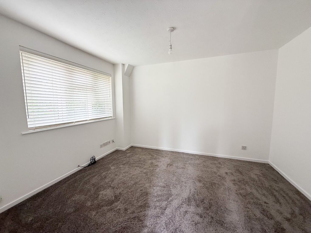 Property photo 3 of 8 Living Room