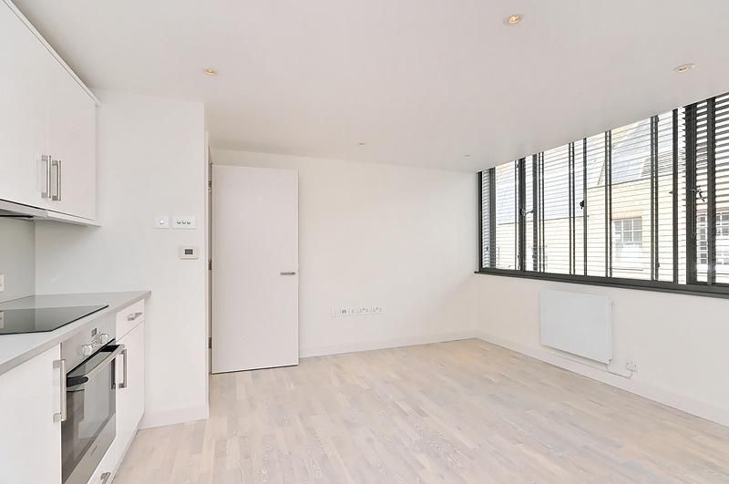 Property photo 2 of 6 Wellington Court