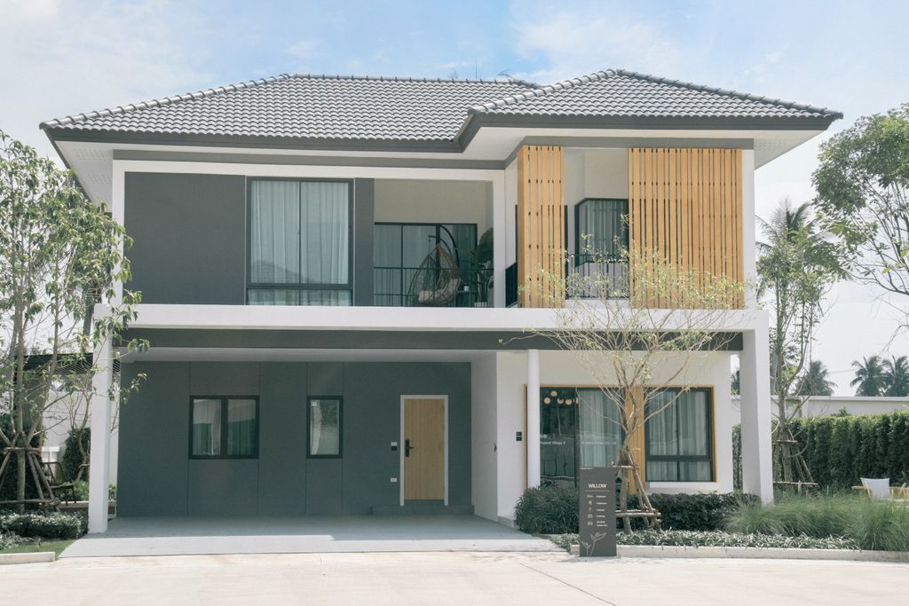 Property photo 2 of 24