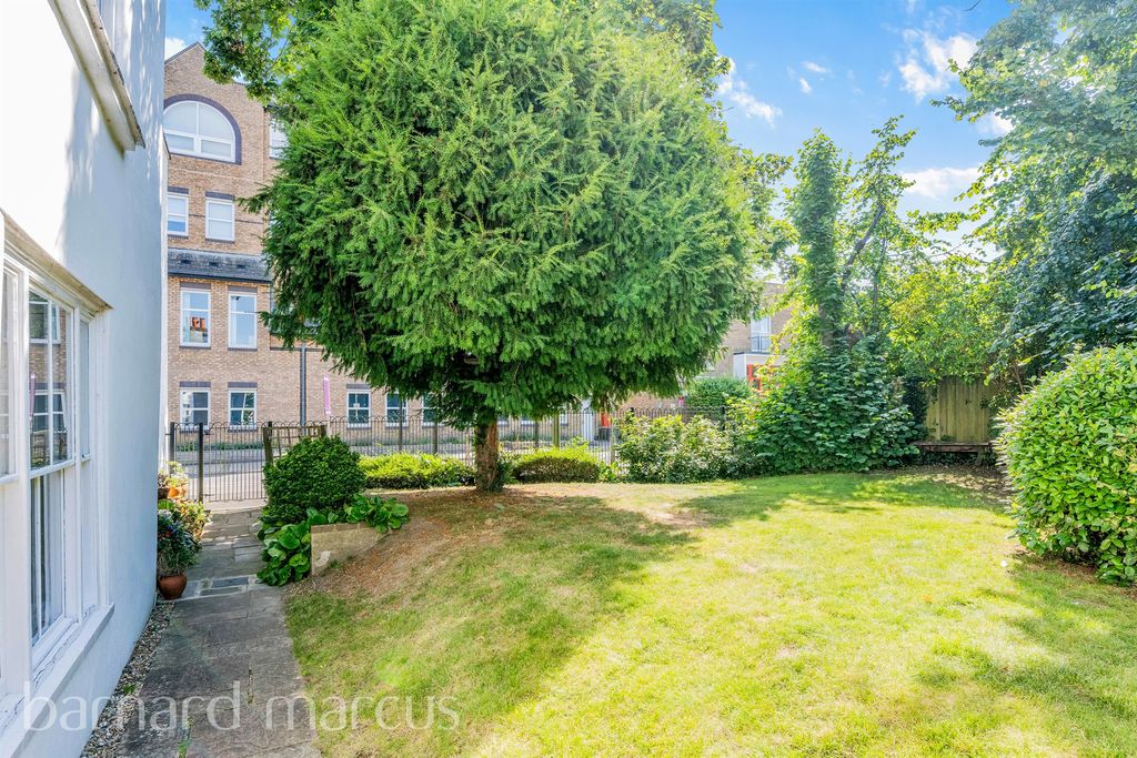 Property photo 3 of 10