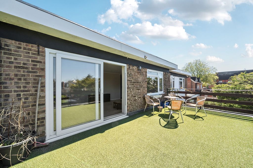 Property photo 1 of 10 1449720-2-69Eb636...
