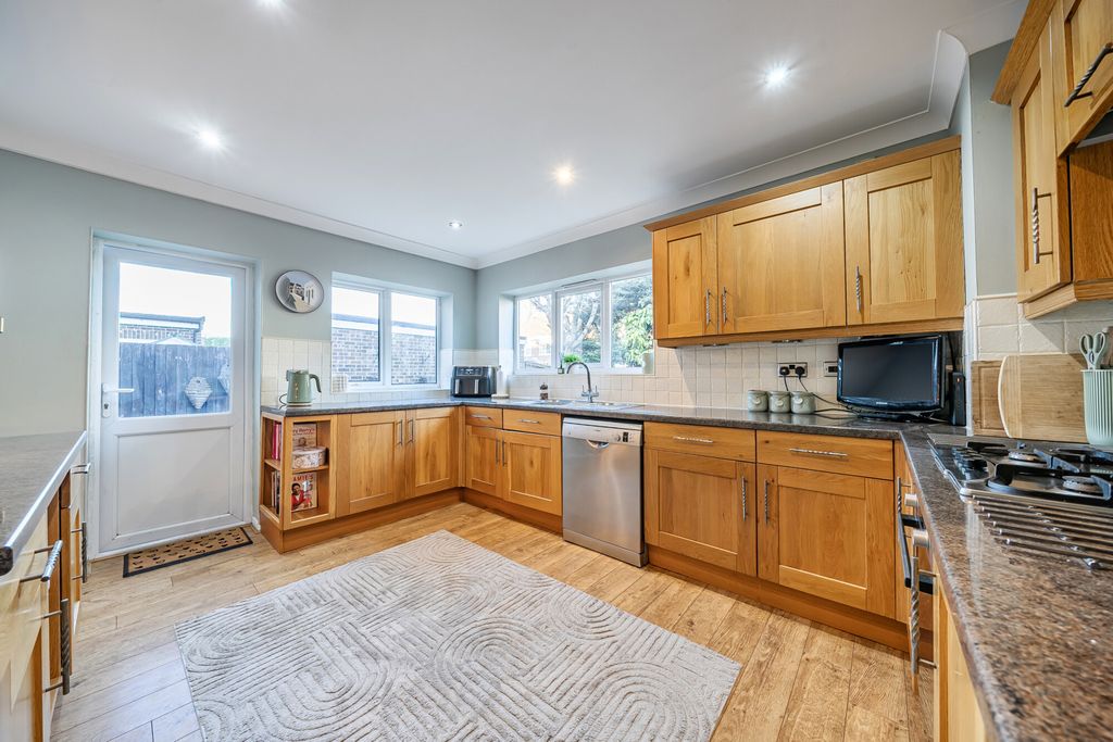 Property photo 2 of 21 Kitchen