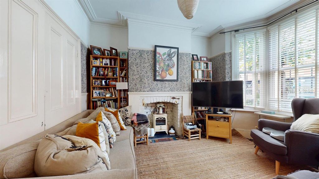 Property photo 1 of 12 3 Bedroom For Sale, E15, Barrain London Estate Age