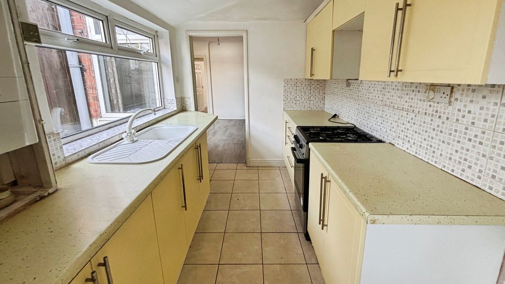 Property photo 2 of 10 Kitchen