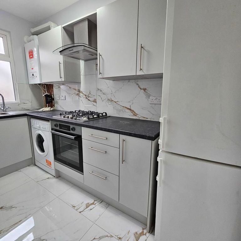 Property photo 1 of 4 Kitchen